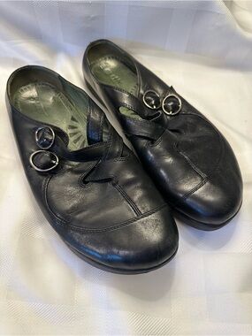 ❤️Women's Earth Black Leather Slip-On Shoes with Decorative Buckles Sz 12B❤️
